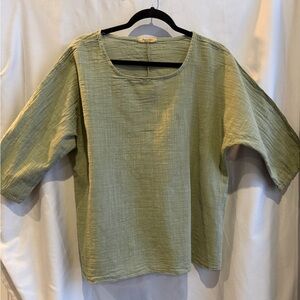 Beyond Capri Women’s Sage Green One Size Blouse  Lightweight Comfortable